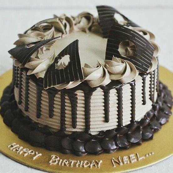 these 2 cakes deserve to be posted😍 thanks @badihyounes (and happy birthday  to u as well🥰) @nadine_khammash_aa, @jennyhannaaa @taha_moqbel… | Instagram