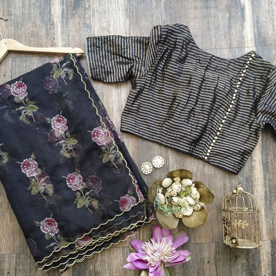 Textile,Pattern,Pocket,Flower,Pattern,Plant,Linens,Fashion accessory,Linen