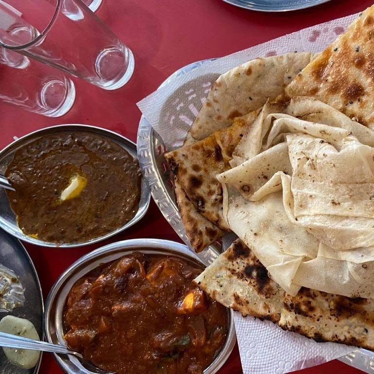 Dish,Food,Cuisine,Naan,Ingredient,Chapati,Roti,Flatbread,Curry,Indian cuisine
