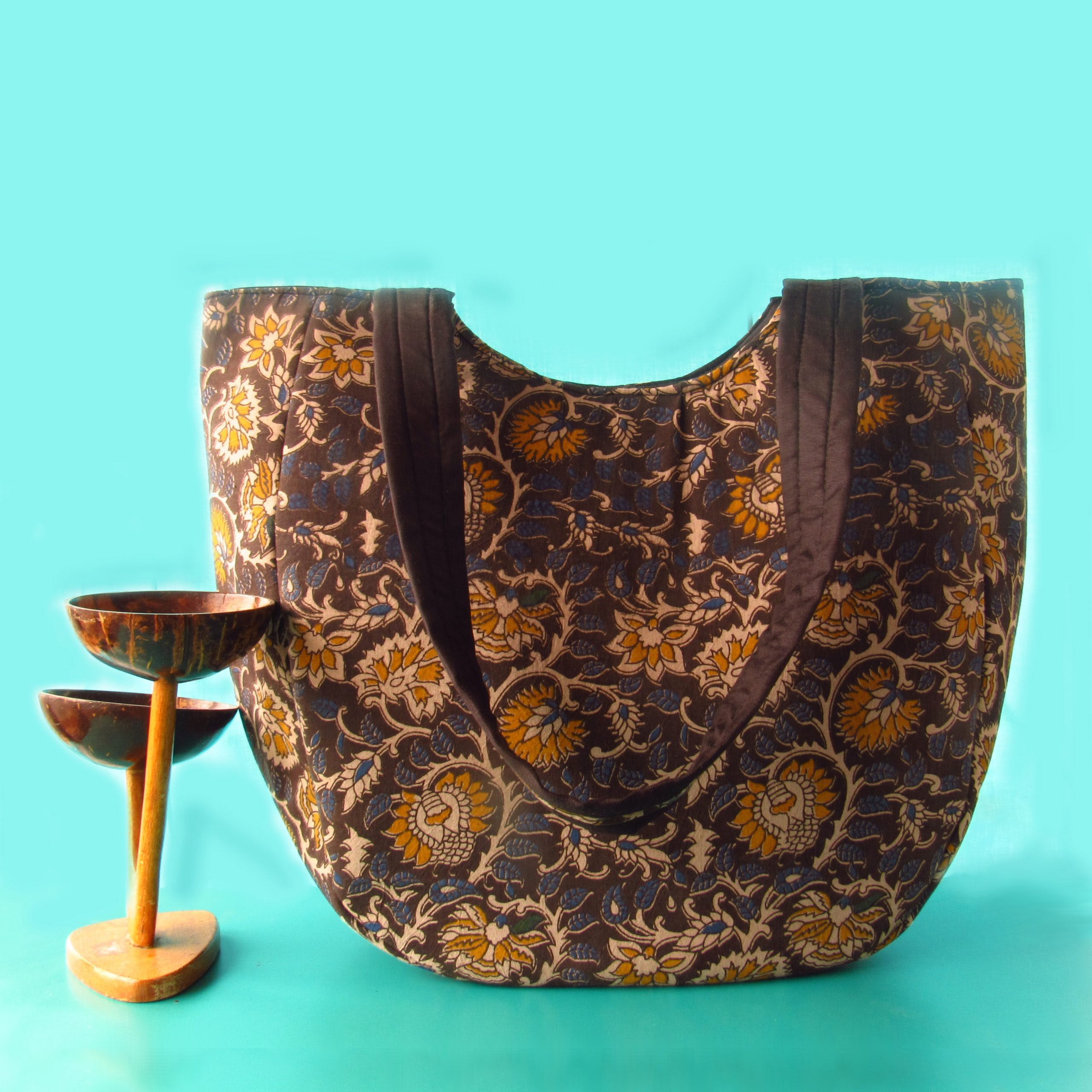 Bag,Handbag,Fashion accessory,Diaper bag,Shoulder bag,Visual arts,Metal,Leather,Pattern