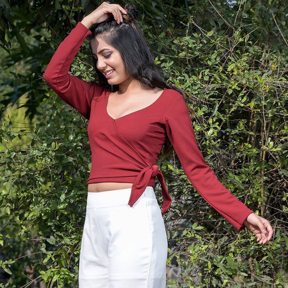 Clothing,Red,Shoulder,Dress,Beauty,Photo shoot,Sleeve,Maroon,Fashion,Arm