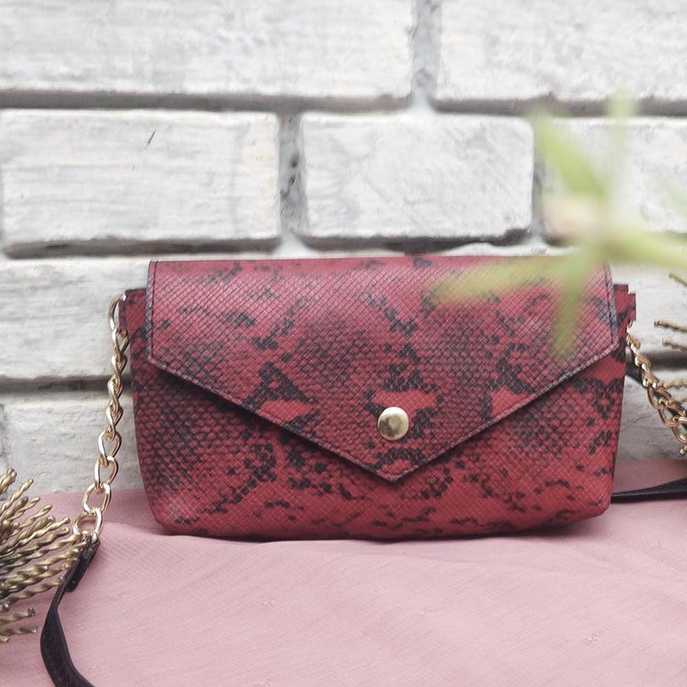 Bag,Handbag,Red,Fashion accessory,Pink,Leather,Coin purse,Brown,Shoulder bag,Material property