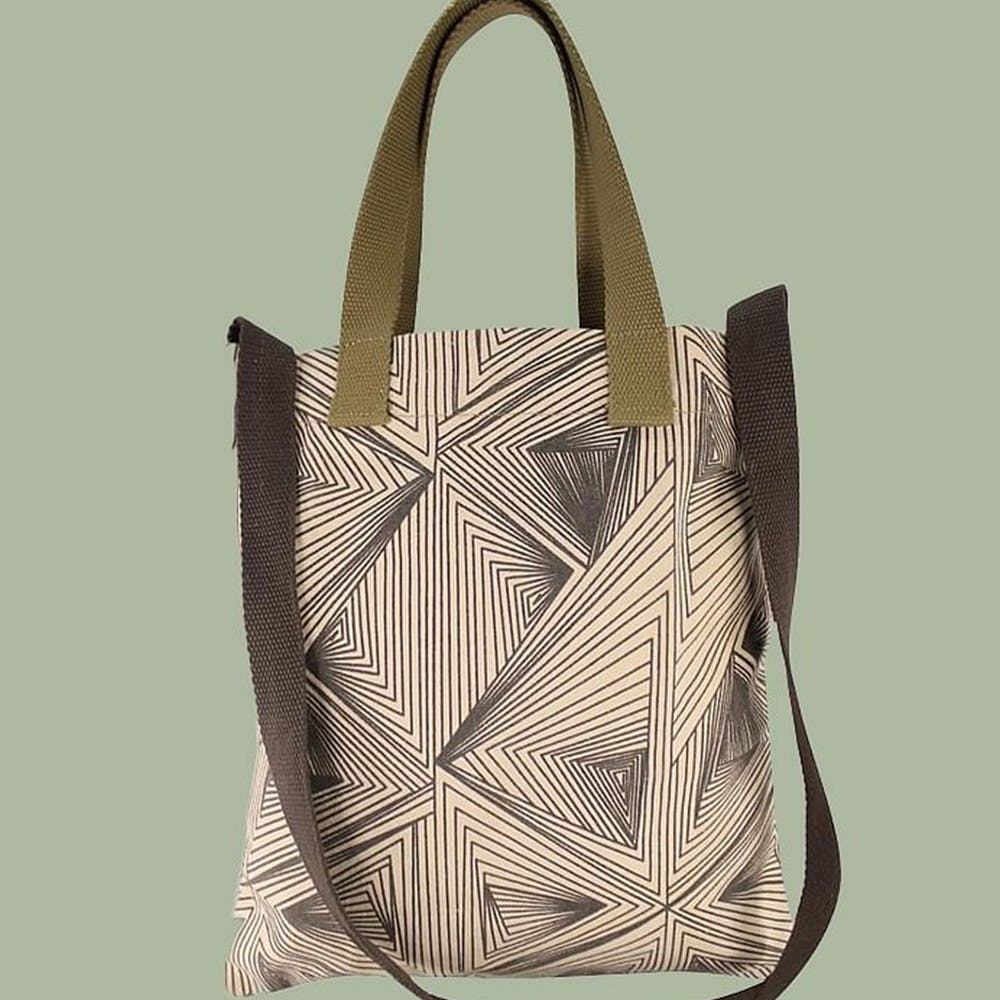 Handbag,Bag,Tote bag,Shoulder bag,Fashion accessory,Beige,Luggage and bags,Pattern,Hobo bag