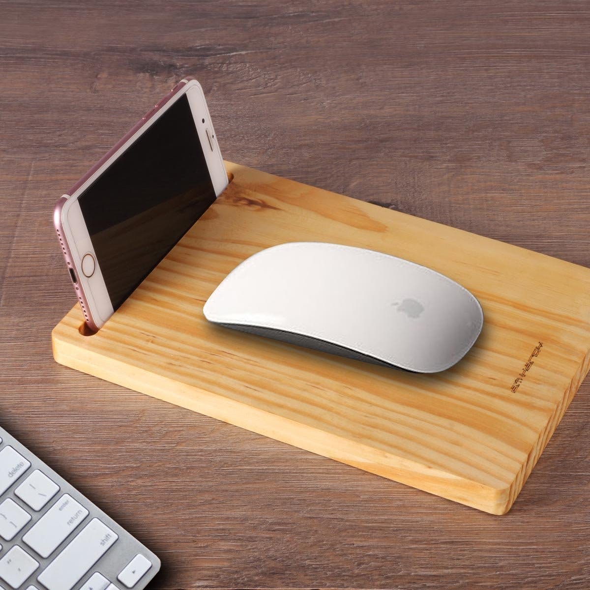 Electronic device,Technology,Gadget,Mouse,Wood,Laptop,Netbook,Electronics,Cutting board,Input device