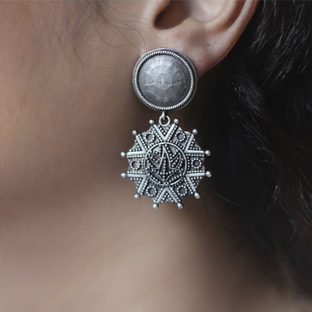 Jewellery,Earrings,Body jewelry,Fashion accessory,Silver,Neck,Ear,Silver,Metal,Snowflake