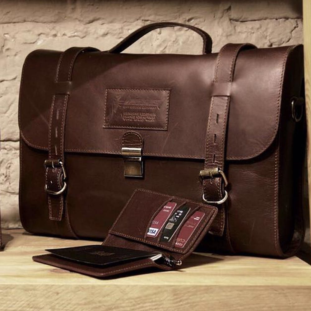 Bag,Briefcase,Messenger bag,Leather,Handbag,Business bag,Brown,Hand luggage,Luggage and bags,Fashion accessory