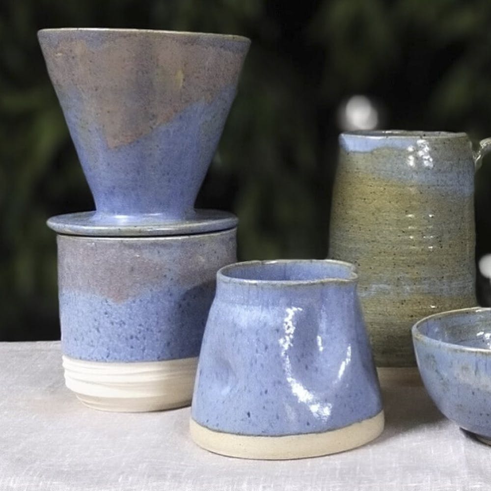 earthenware,Porcelain,Pottery,Flowerpot,Ceramic,Vase,Tableware,Serveware,Candle holder,Drinkware
