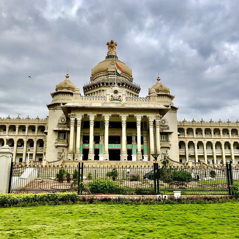 Cloud,Architecture,Dome,Landmark,Facade,Palace,Dome,Column,Byzantine architecture,Official residence