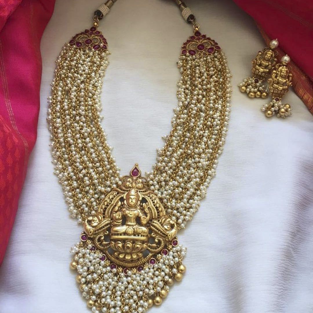 Jewellery,Necklace,Fashion accessory,Body jewelry,Gold,Gold,Chain,Metal,Fashion design