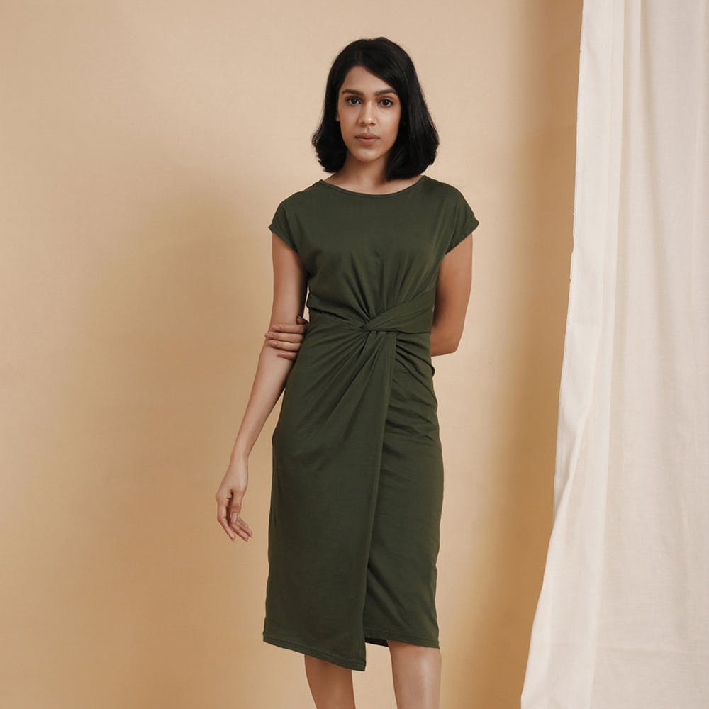 Clothing,Dress,Day dress,Waist,Fashion model,Green,Sleeve,Khaki,Shoulder,Fashion