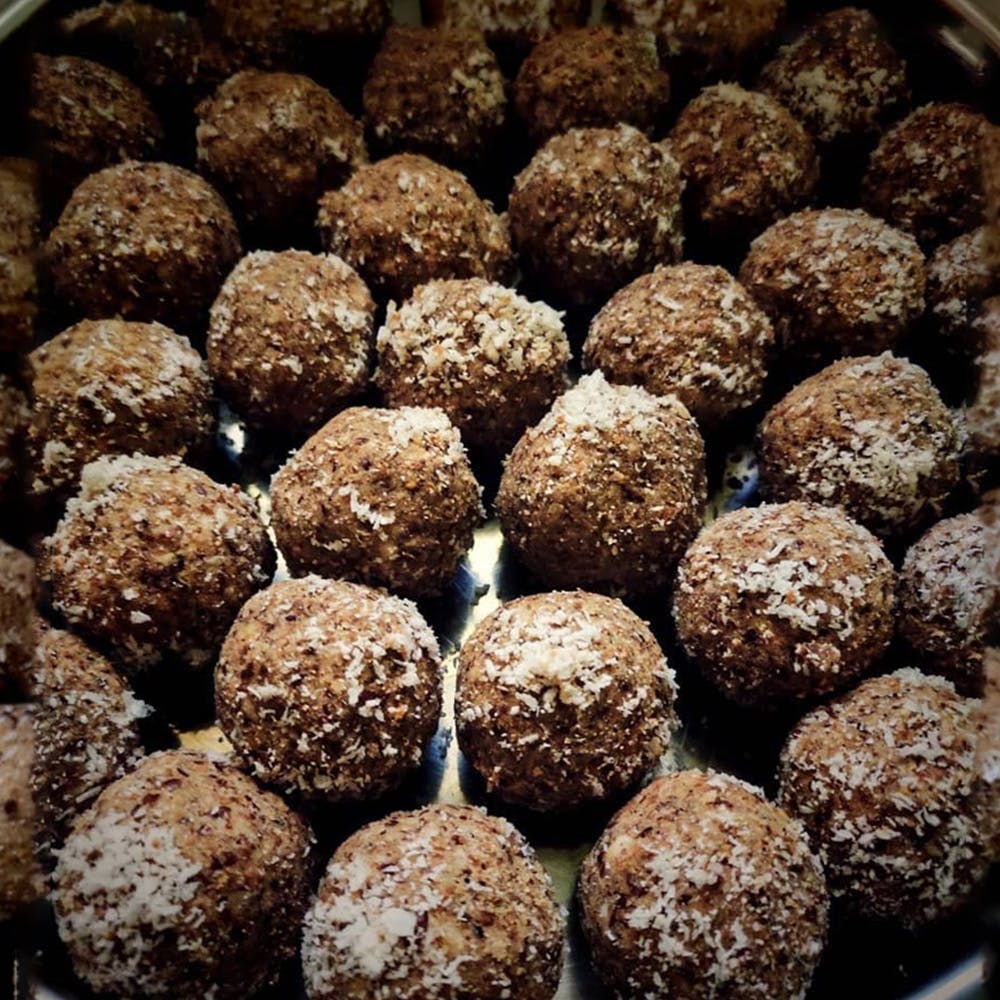 Rum ball,Bourbon ball,Food,Meatball,Chokladboll,Dish,Confectionery,Cuisine,Chocolate truffle,Dessert