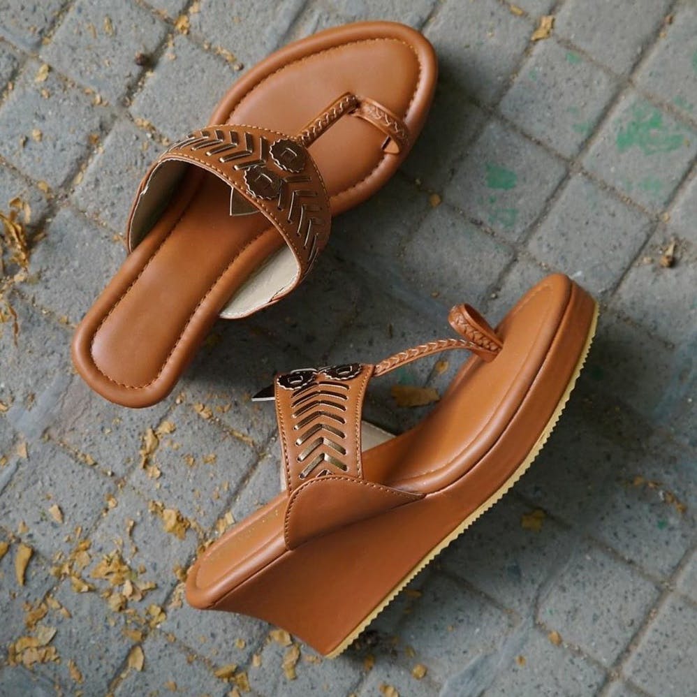 Footwear,Tan,Brown,Shoe,Sandal,Caramel color,Beige,Leather