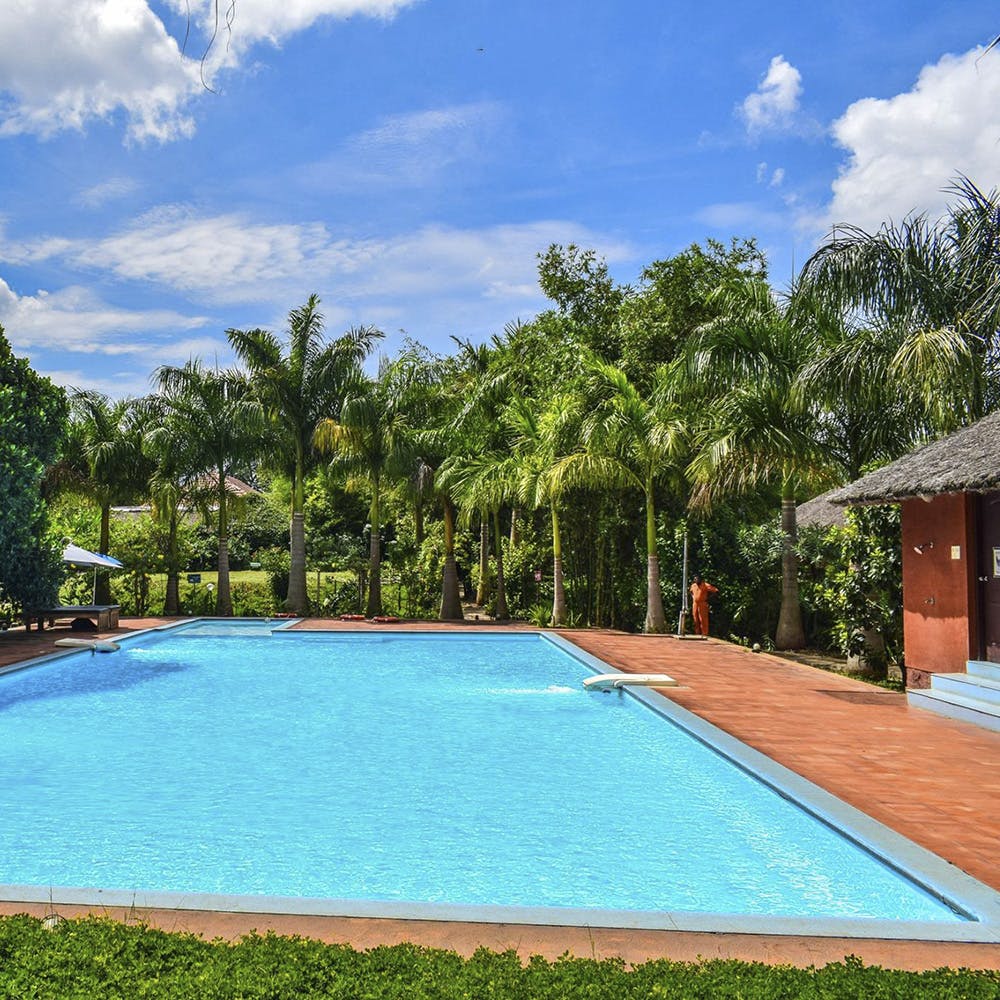 Swimming pool,Property,Real estate,Resort,House,Home,Vacation,Sky,Leisure,Residential area