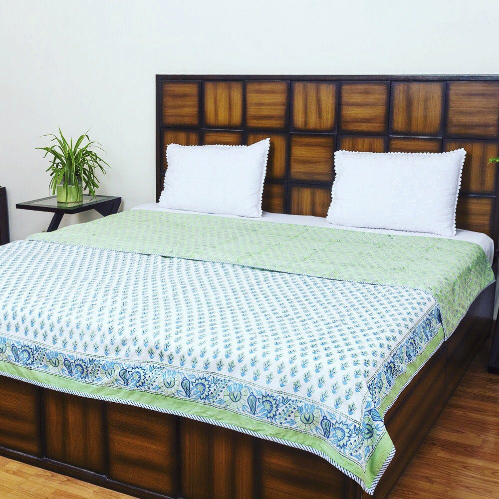 Bed,Bed sheet,Furniture,Bedding,Mattress,Bedroom,Bed frame,Duvet cover,Textile,Room