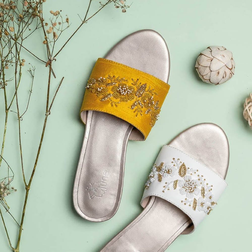 Footwear,Product,Shoe,Yellow,Design,Pattern,Slipper,Fashion accessory,Pattern,Illustration