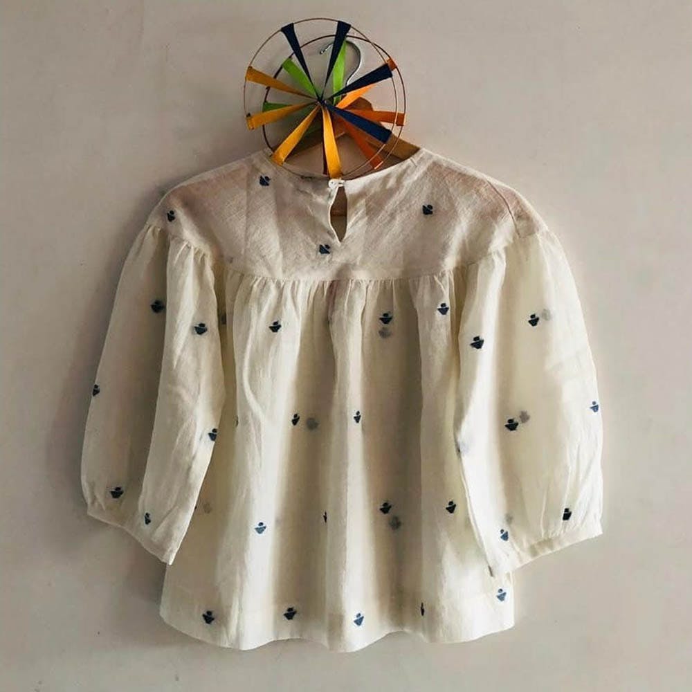 Clothing,White,Outerwear,Clothes hanger,Sleeve,Design,Beige,Pattern,Blouse,Pattern