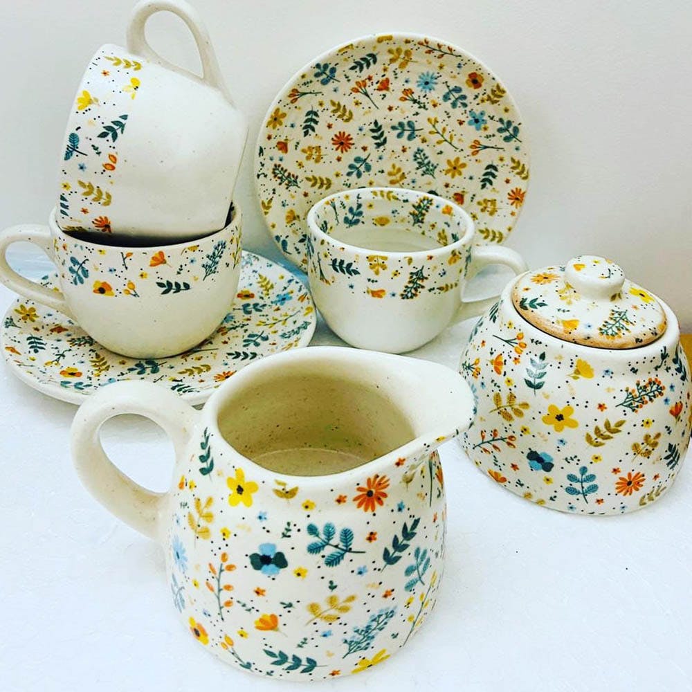 Porcelain,Tableware,Dishware,Dinnerware set,Serveware,Teapot,Ceramic,Teacup,Saucer,Tea set