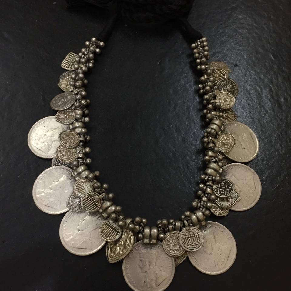 Necklace,Jewellery,Fashion accessory,Chain,Neck,Body jewelry,Choker,Metal,Silver