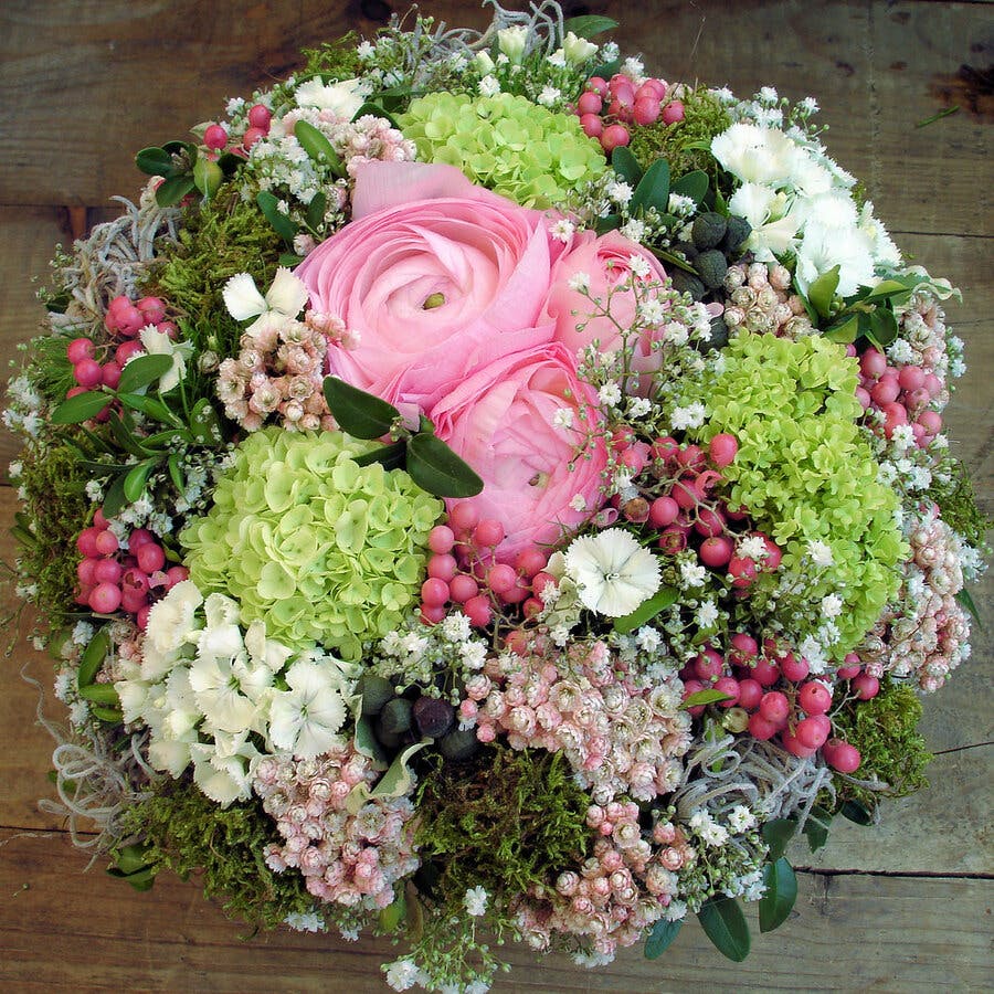 Flower,Floristry,Flower Arranging,Bouquet,Cut flowers,Floral design,Plant,Pink,Rose,Garden roses