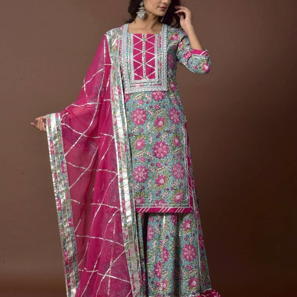Clothing,Pink,Magenta,Formal wear,Purple,Sari,Textile,Dress,Tradition,Embroidery