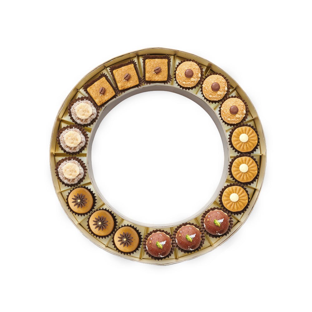 Circle,Fashion accessory,Jewellery,Metal,Font,Oval,Brooch,Bangle,Brass