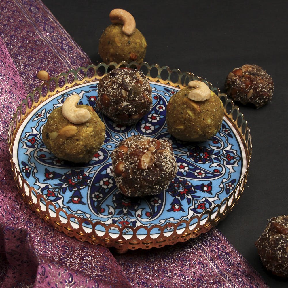 Rum ball,Food,Bourbon ball,Dish,Cuisine,Laddu,Ingredient,Dessert,Meatball,Recipe