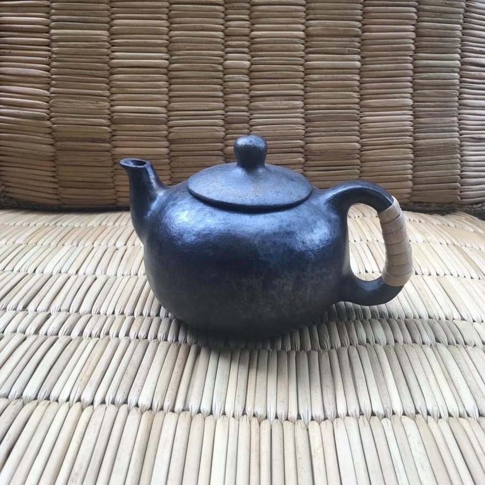 Teapot,Kettle,Lid,Pottery,Tableware,earthenware,Ceramic,Serveware,Art
