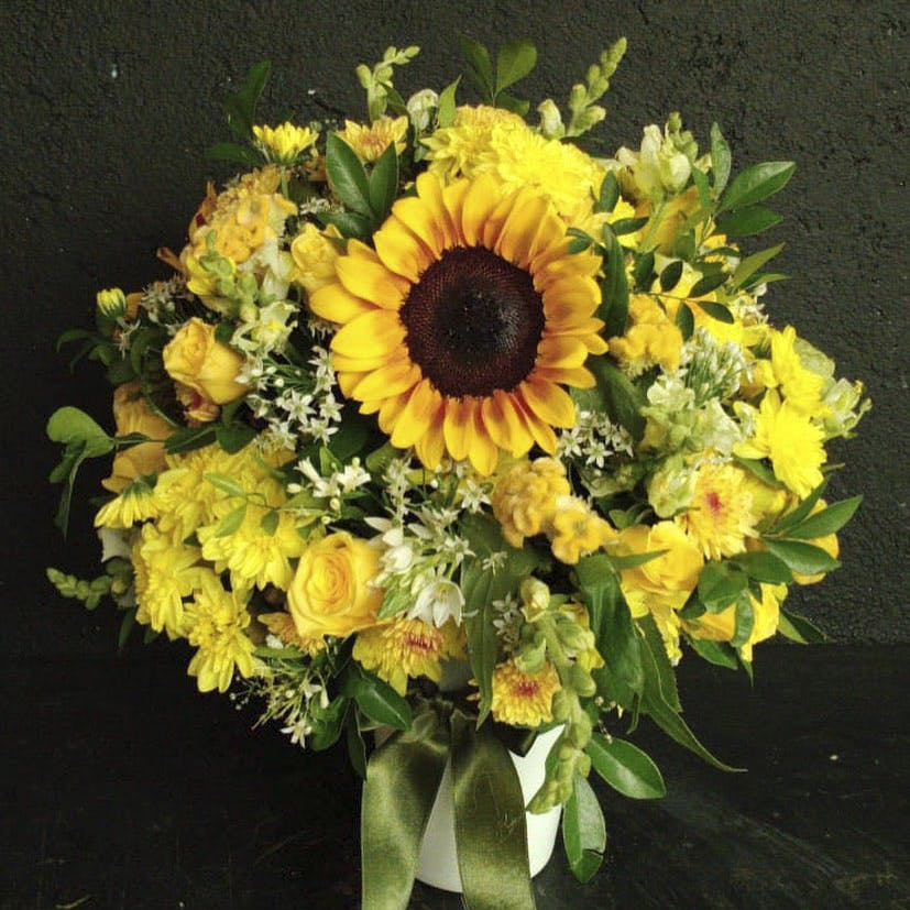 Flower,Bouquet,Floristry,Flower Arranging,Cut flowers,Plant,Sunflower,Yellow,Floral design,sunflower