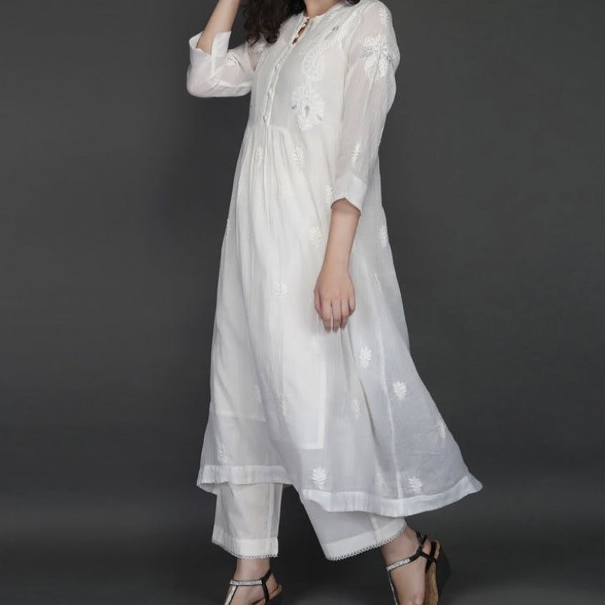 Clothing,White,Dress,Neck,Sleeve,Formal wear,Fashion,Shoulder,Lace,Linen