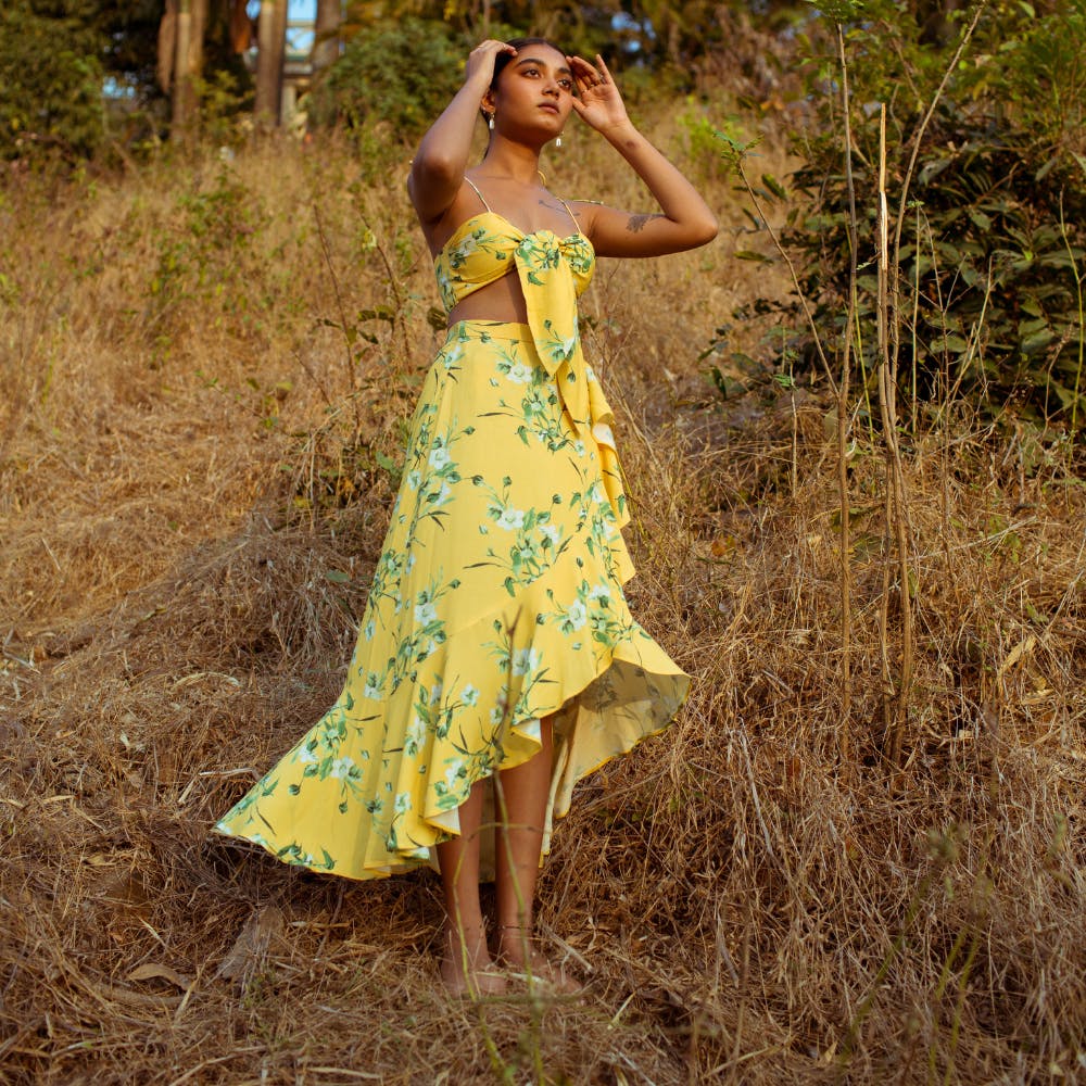 People in nature,Dress,Clothing,Yellow,Beauty,Fashion,Day dress,Photo shoot,Strapless dress,Long hair