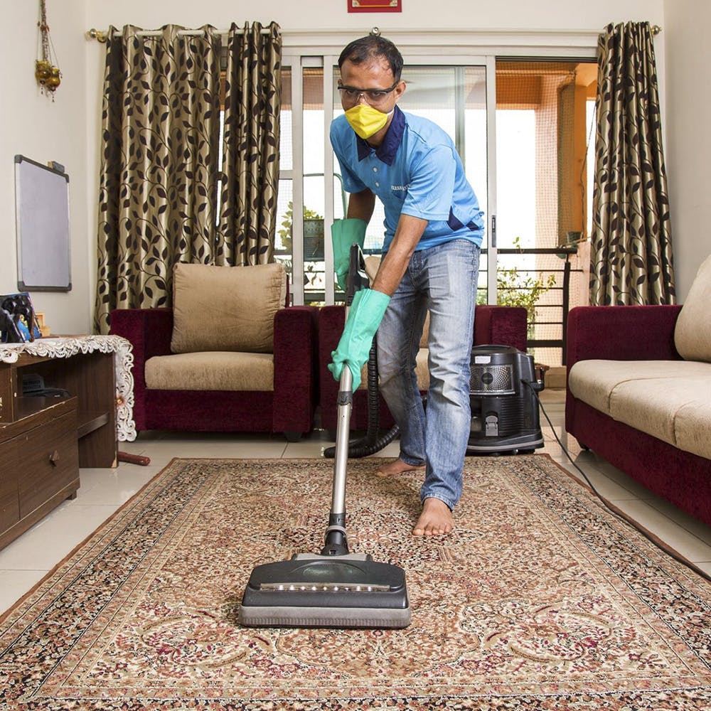Floor,Vacuum cleaner,Flooring,Carpet sweeper,Carpet,Room,Cleaner,Household cleaning supply,Home appliance,Living room