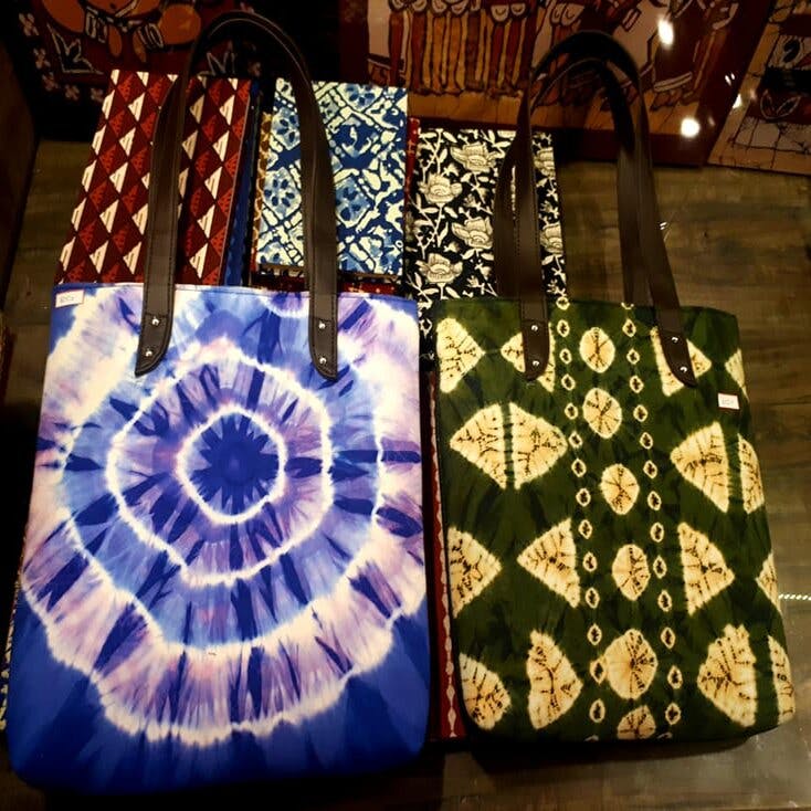 Bag,Handbag,Brown,Fashion accessory,Shoulder bag,Patchwork,Tote bag,Textile,Pattern,Pattern