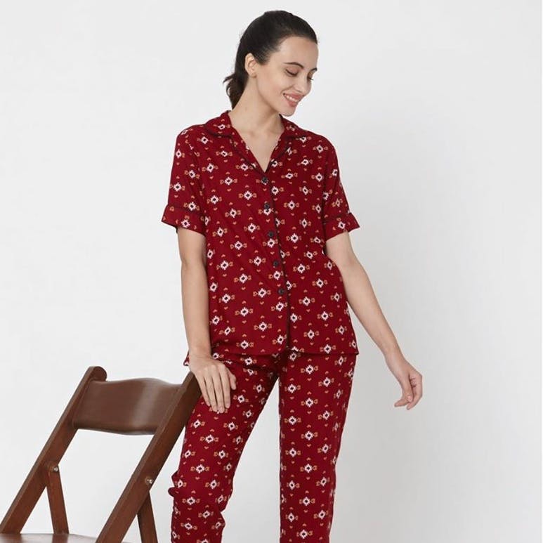 Clothing,Pattern,Pajamas,Sleeve,Nightwear,Maroon,Design,Polka dot,Plaid,Neck