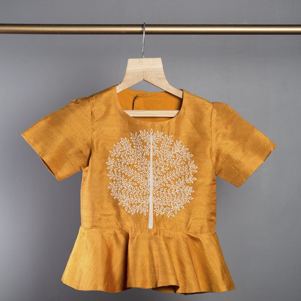 Clothing,Clothes hanger,Yellow,Sleeve,Product,Outerwear,T-shirt,Fashion,Pattern,Top