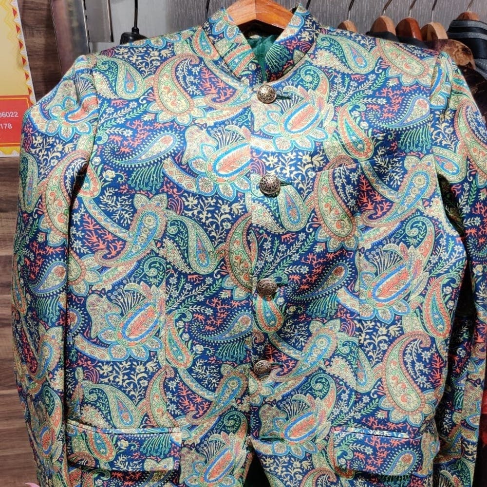 Clothing,Pattern,Paisley,Motif,Blue,Visual arts,Sleeve,Turquoise,Design,Button