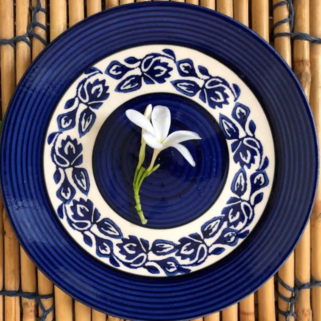 Plate,Dishware,Porcelain,Cobalt blue,Ceramic,Tableware,Circle,Plant,Flower,Blue and white porcelain