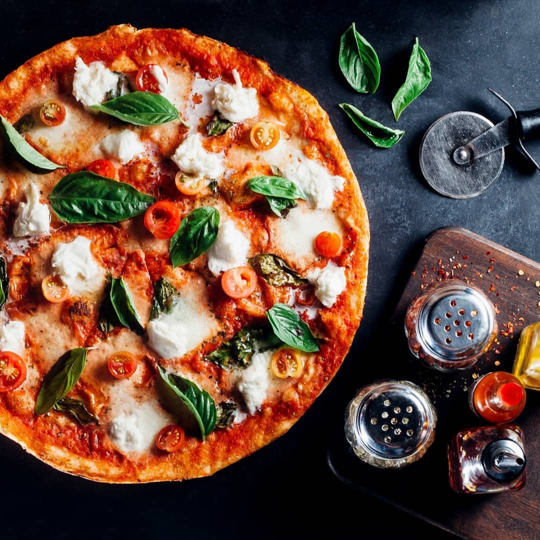 Dish,Pizza,Food,Cuisine,Pizza cheese,Ingredient,California-style pizza,Flatbread,Italian food,Basil