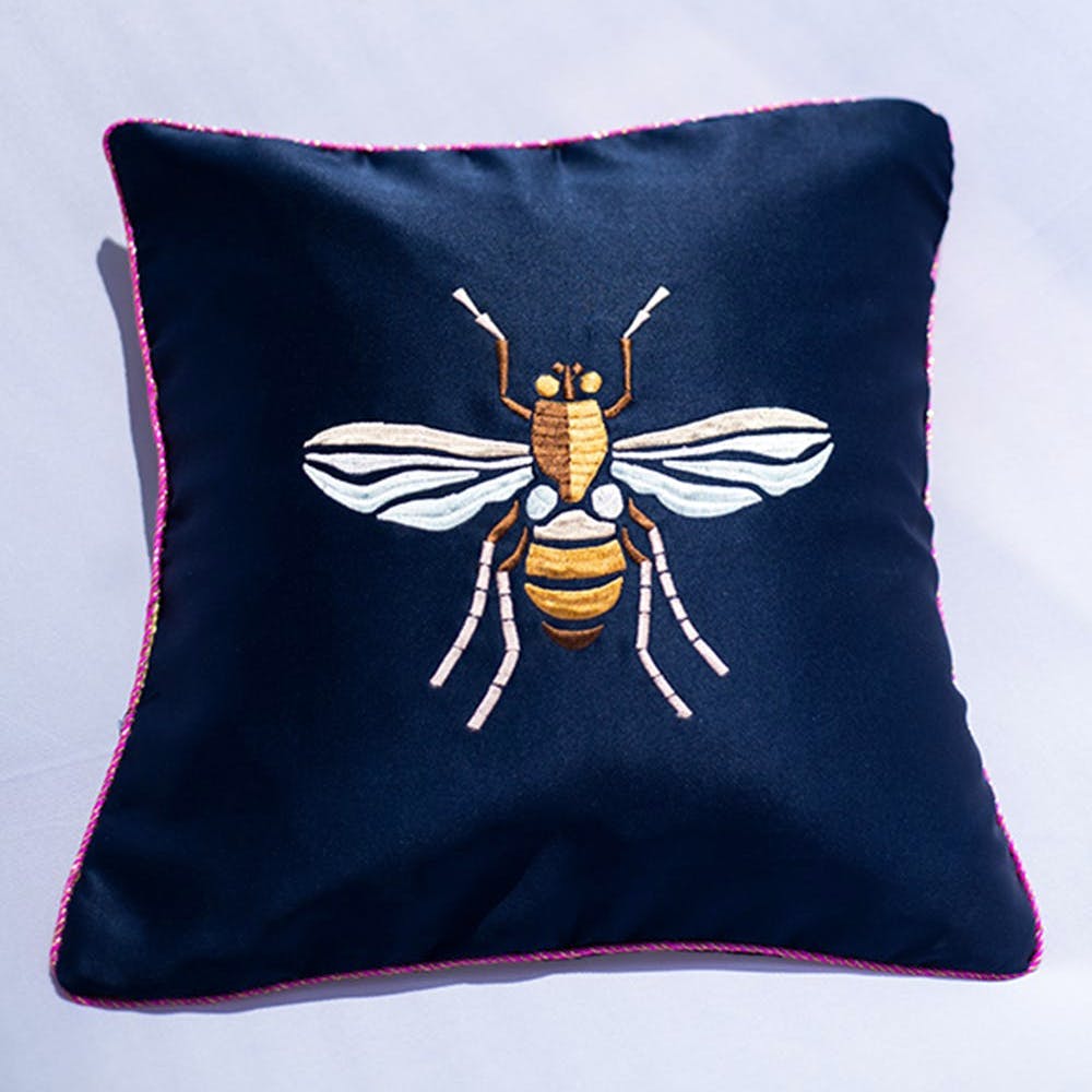 Insect,Throw pillow,Pillow,Cushion,Membrane-winged insect,Textile,Linens,Pest,Invertebrate,Furniture