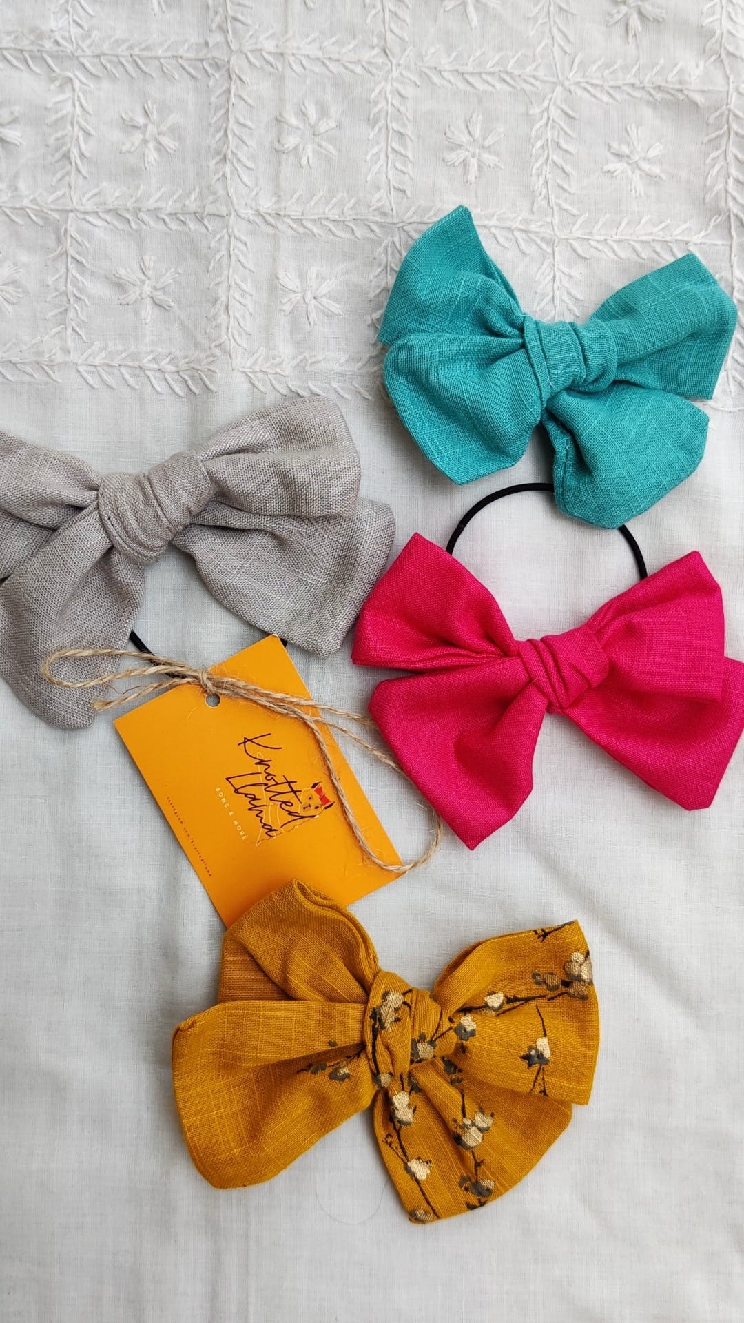 Bow tie,Hair accessory,Yellow,Ribbon,Fashion accessory,Tie,Headband,Hair tie