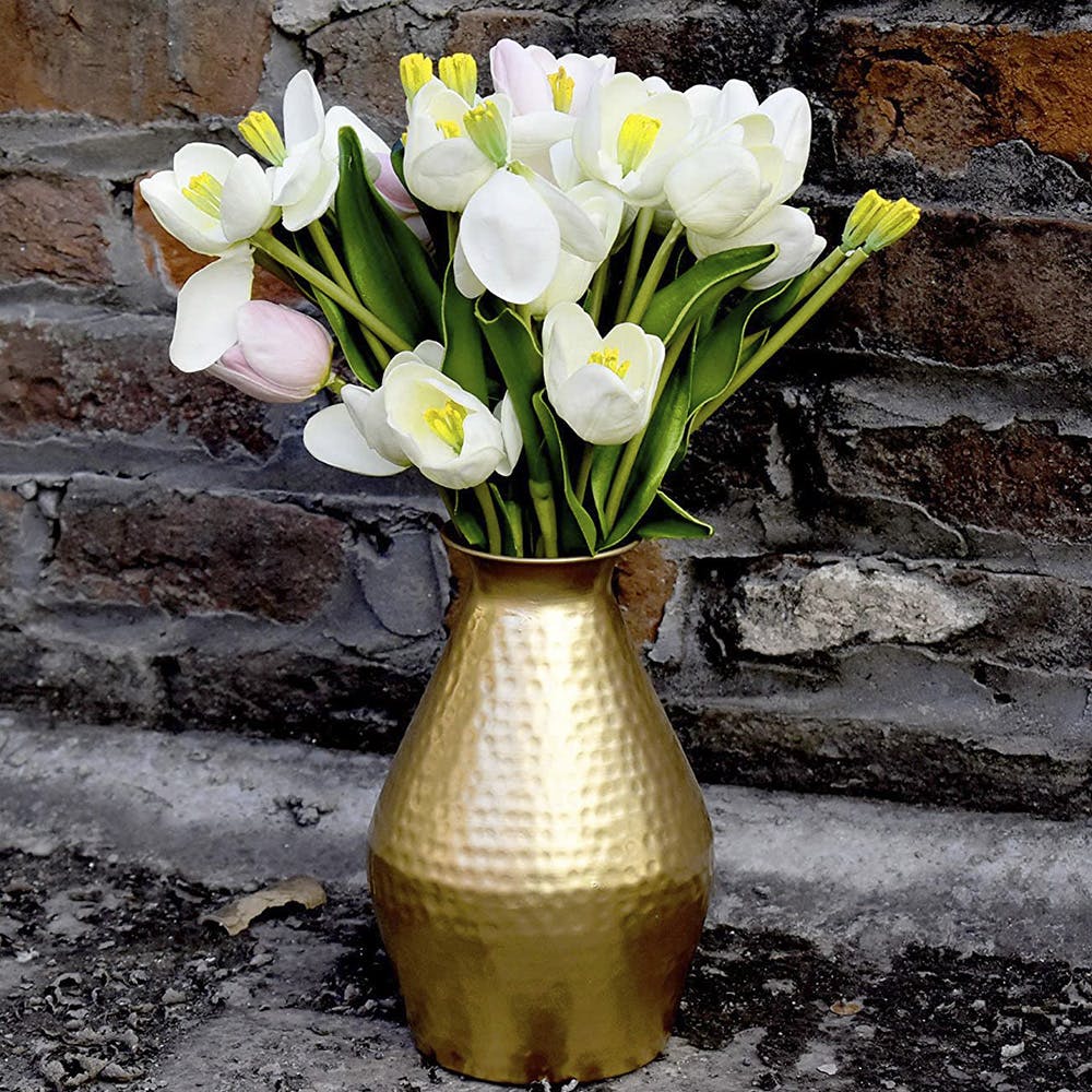 Yellow,Petal,Flower,Bouquet,Flowerpot,Wall,Cut flowers,Vase,Botany,Flower Arranging