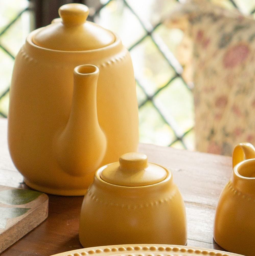 Serveware,Brown,Yellow,Dishware,Porcelain,Ceramic,earthenware,Orange,Pottery,Tableware