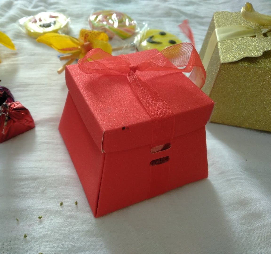 Red,Present,Box,Party favor,Gift wrapping,Wedding favors,Pink,Ribbon,Packaging and labeling,Carton