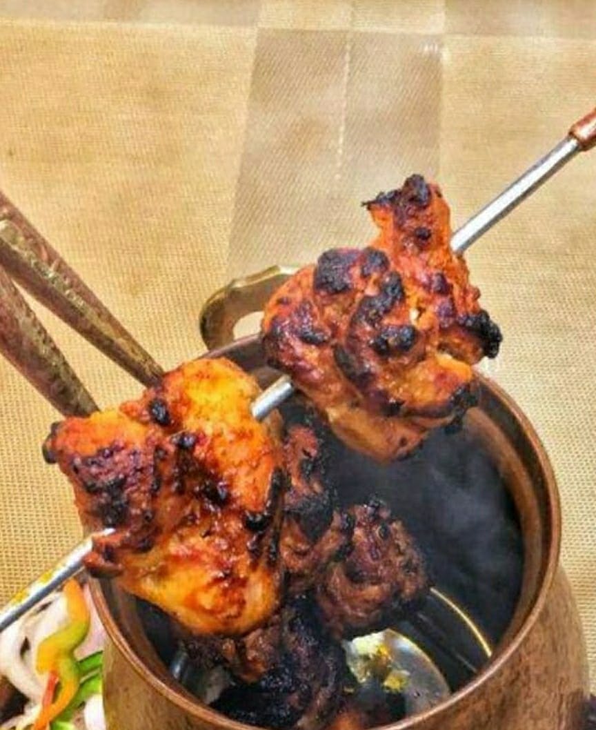 Dish,Cuisine,Food,Meat,Chicken meat,Grilling,Barbecue,Ingredient,Tandoori chicken,Kai yang