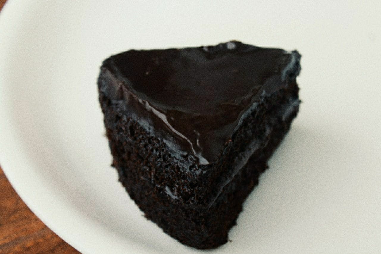 Chocolate brownie,Food,Chocolate cake,Snack cake,Cake,Flourless chocolate cake,Chocolate,Dessert,Dish,Cuisine