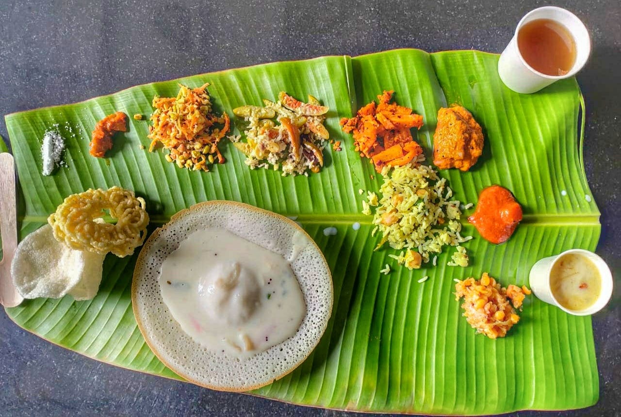 Dish,Food,Cuisine,Sadya,Ingredient,Leaf,Banana leaf rice,Banana leaf,Vegetarian food,Andhra food