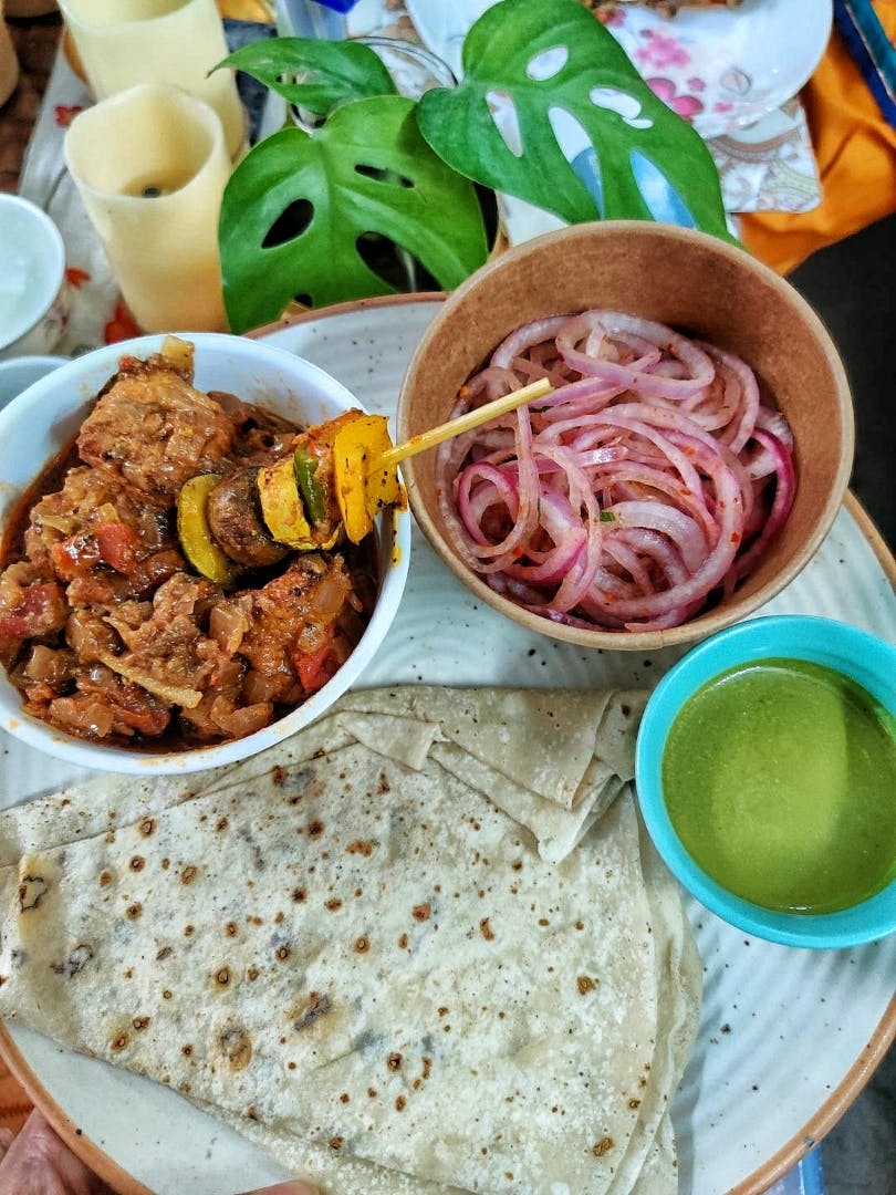 Food,Ingredient,Tableware,Dish,Cuisine,Chapati,Meal,Bowl,Meat,Tortilla