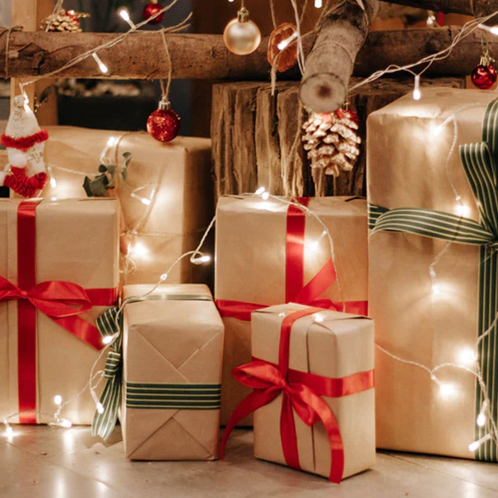 Gift wrapping,Present,Christmas,Packing materials,Cardboard,Box,Paper bag,Carton,Packaging and labeling,Ribbon