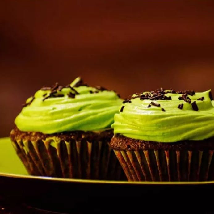 Cupcake,Food,Sweetness,Dessert,Baked goods,Ingredient,Cake,Confectionery,Baking cup,Cuisine