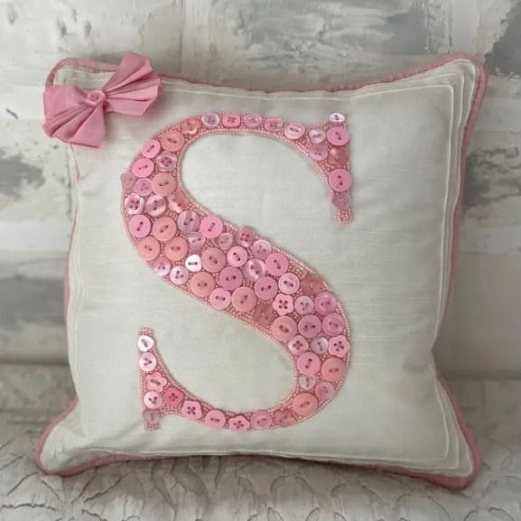 Pillow,Purple,Creative arts,Rectangle,Pink,Font,Bag,Bedding,Pattern,Linens