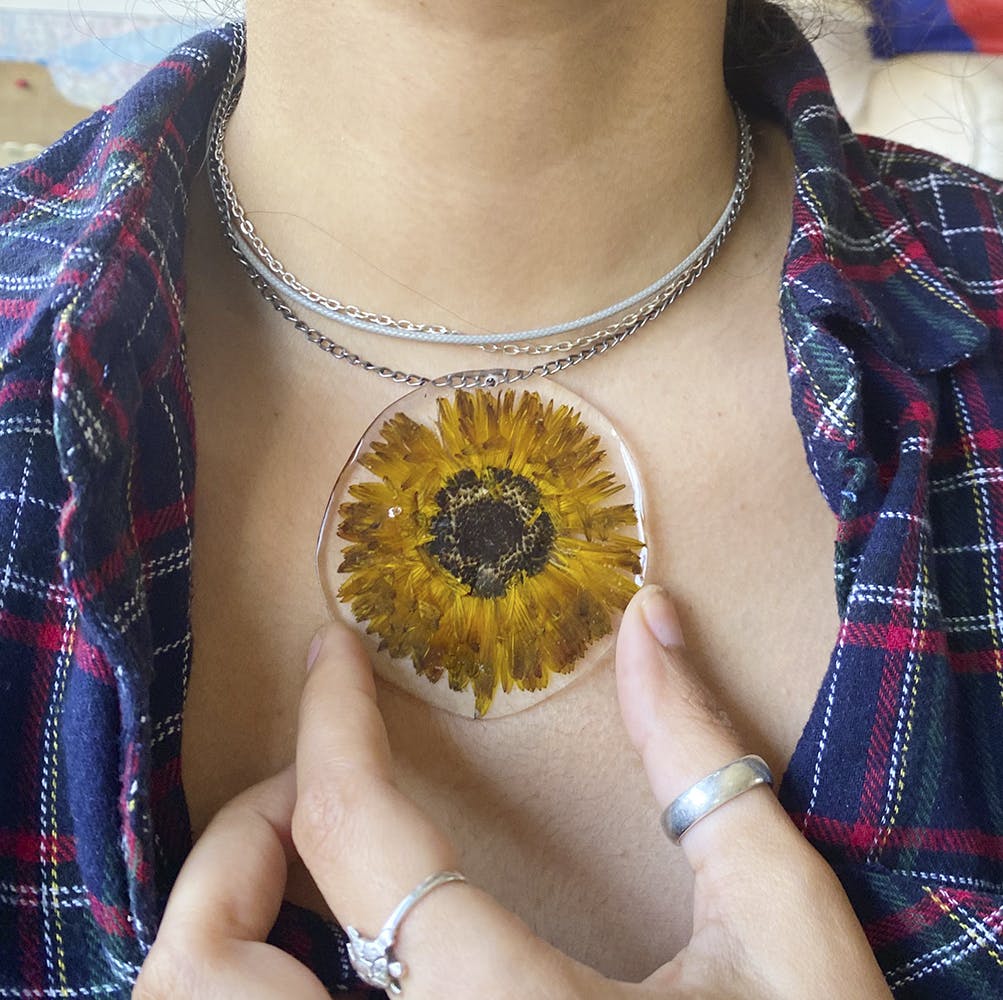 Hand,Shoulder,Neck,Textile,Sleeve,Tartan,Yellow,Plant,Cool,Body jewelry